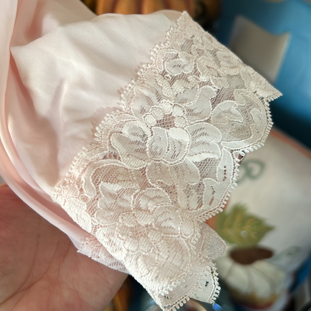 Vintage Baby Pink Bed Jacket w Pink Lace - Picture 4 of 9